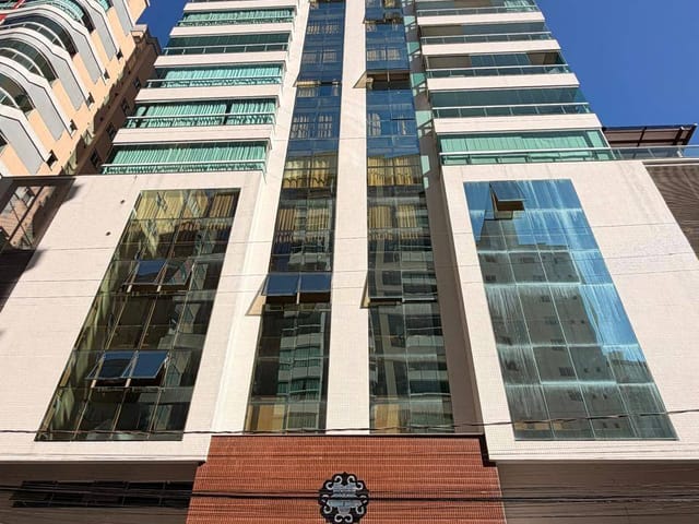 Apartamento com 457m² 5 quartos e 6 banheiros, à venda, no bairro Meia Praia em Itapema