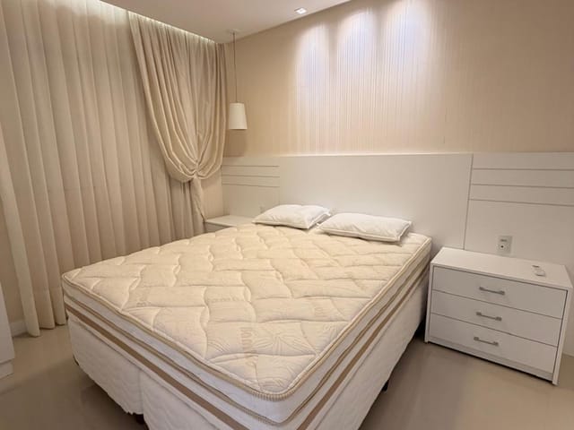 Apartamento com 457m² 5 quartos e 6 banheiros, à venda, no bairro Meia Praia em Itapema