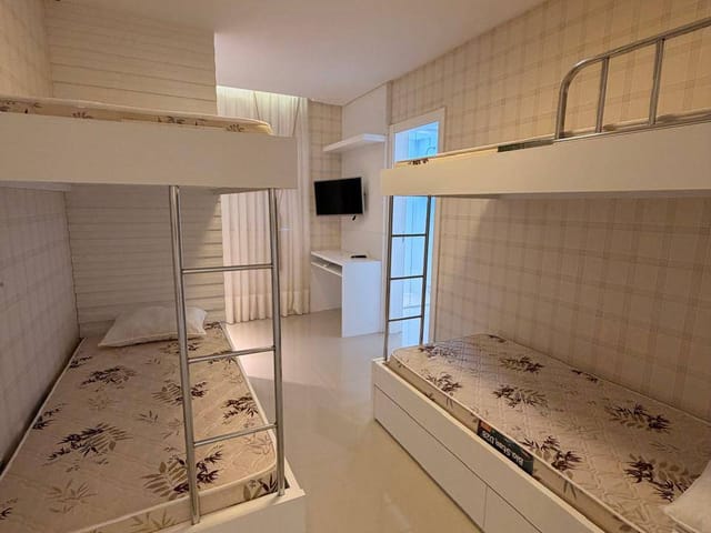 Apartamento com 457m² 5 quartos e 6 banheiros, à venda, no bairro Meia Praia em Itapema