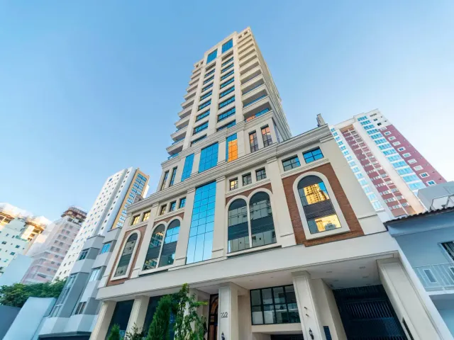 Apartamento com 120m² 3 quartos e 4 banheiros, à venda, no bairro Centro em Balneário Camboriú