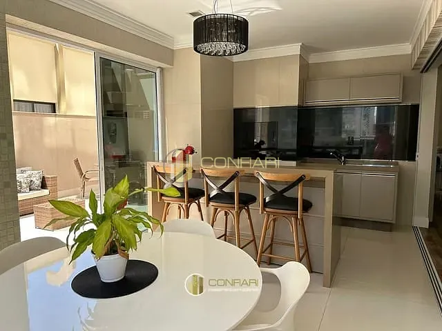 Apartamento com 250m² 3 quartos e 4 banheiros, à venda, no bairro Meia Praia em Itapema