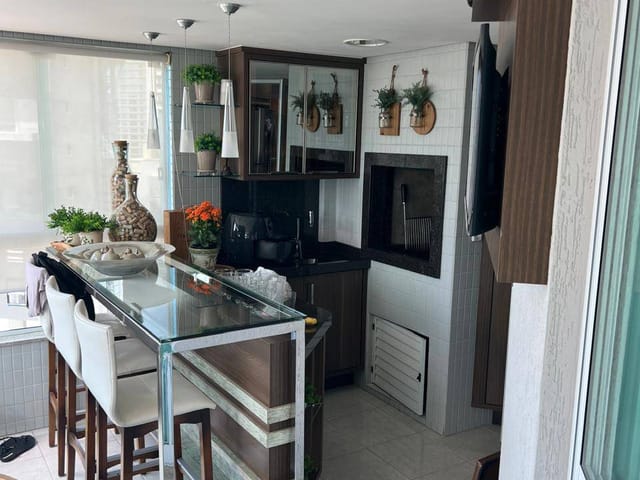 Apartamento com 167m² 3 quartos e 2 banheiros, à venda, no bairro Centro em Balneário Camboriú