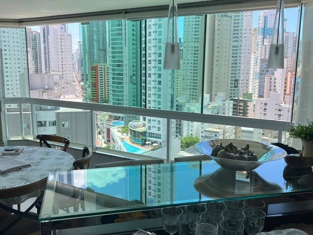 Apartamento com 167m² 3 quartos e 2 banheiros, à venda, no bairro Centro em Balneário Camboriú