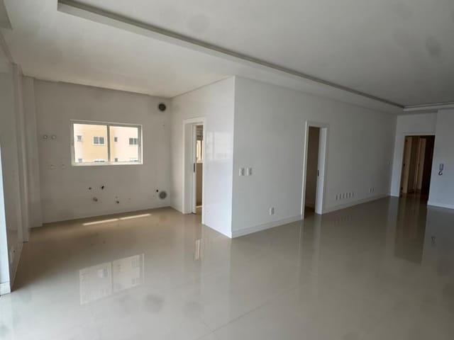 Apartamento com 208m² 3 quartos e 4 banheiros, à venda, no bairro Meia Praia em Itapema