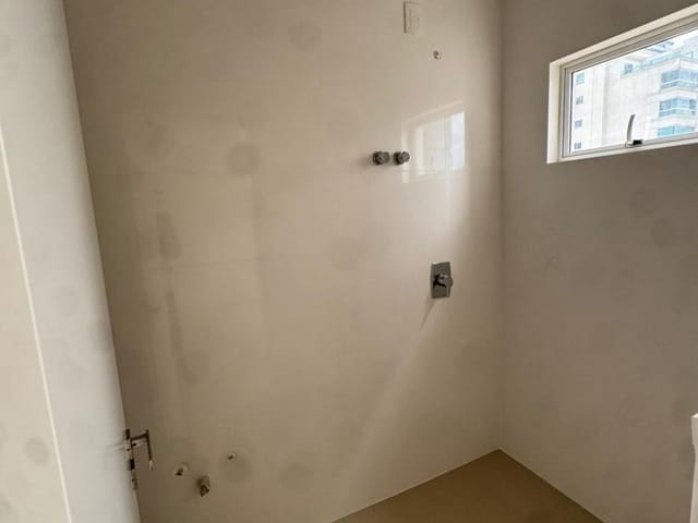 Apartamento com 208m² 3 quartos e 4 banheiros, à venda, no bairro Meia Praia em Itapema