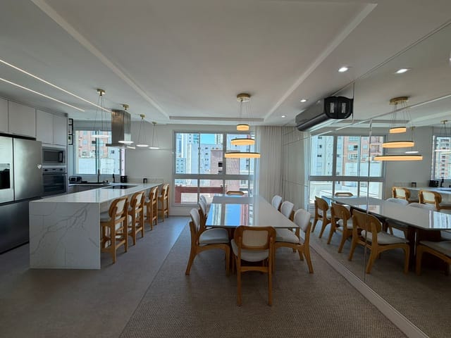 Apartamento com 142m² 4 quartos e 5 banheiros, à venda, no bairro Centro em Balneário Camboriú