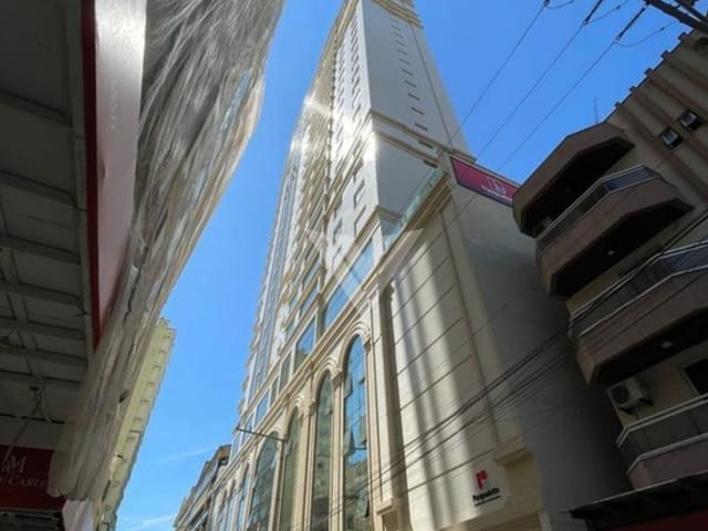 Apartamento com 179m² 4 quartos e 5 banheiros, à venda, no bairro Meia Praia em Itapema