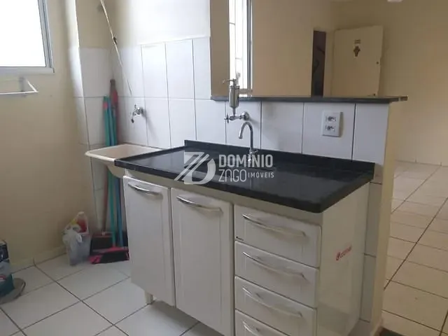 Apartamento 2 quartos e 1 banheiro, à venda, no bairro Conjunto Guanabara em Uberaba