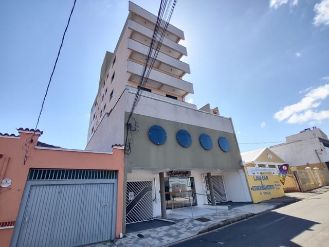 Locação - Apartamento com 2 quartos, 1 vaga de garagem, 96 m², Edifício D´Cezares, Centro.