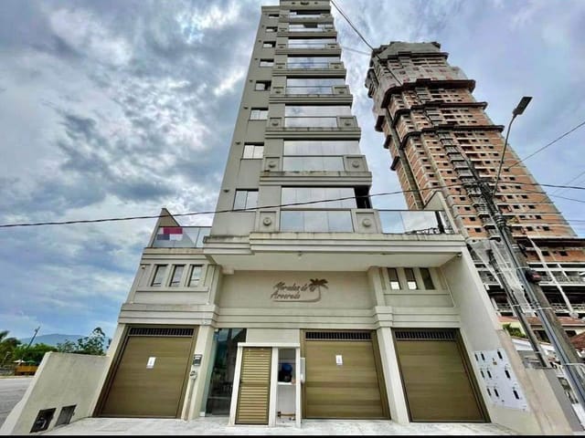 Apartamento com 260m² 3 quartos e 2 banheiros, à venda, no bairro Meia Praia em Itapema