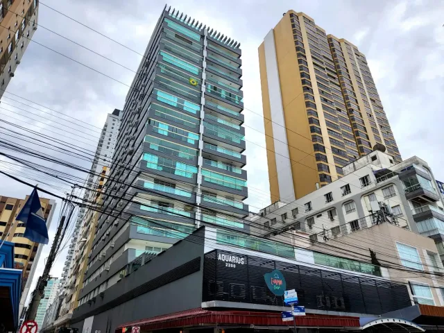 Apartamento com 204m² 3 quartos e 2 banheiros, à venda, no bairro Centro em Balneário Camboriú