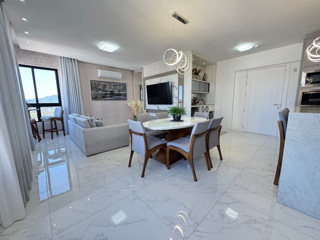 Apartamento com 209m² 3 quartos e 4 banheiros, à venda, no bairro Centro em Balneário Camboriú