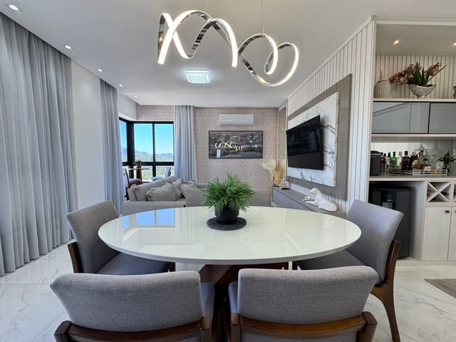 Apartamento com 209m² 3 quartos e 4 banheiros, à venda, no bairro Centro em Balneário Camboriú