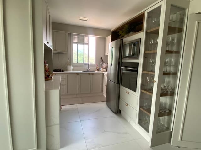 Apartamento com 133m² 2 quartos e 3 banheiros, à venda, no bairro Centro em Itapema