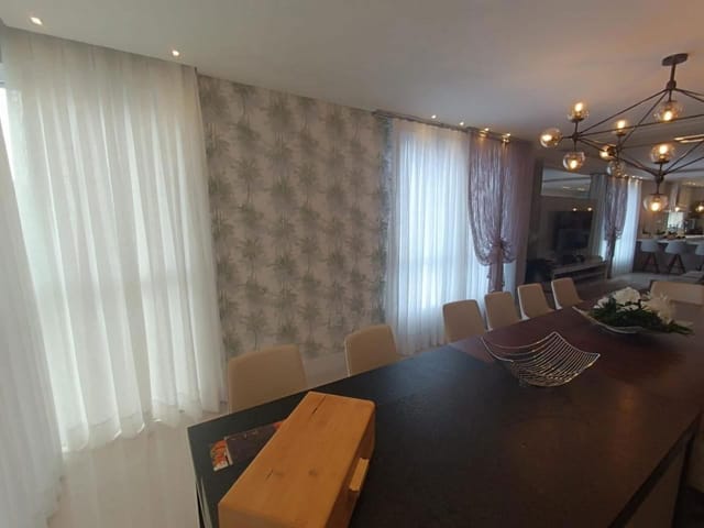 Apartamento com 180m² 4 quartos e 5 banheiros, à venda, no bairro Meia Praia em Itapema