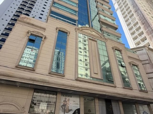 Apartamento com 176m² 3 quartos e 4 banheiros, à venda, no bairro Meia Praia em Itapema