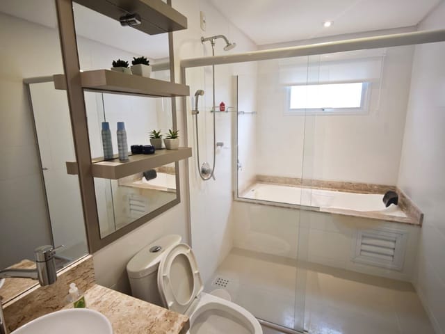 Apartamento com 159m² 3 quartos e 4 banheiros, à venda, no bairro Meia Praia em Itapema