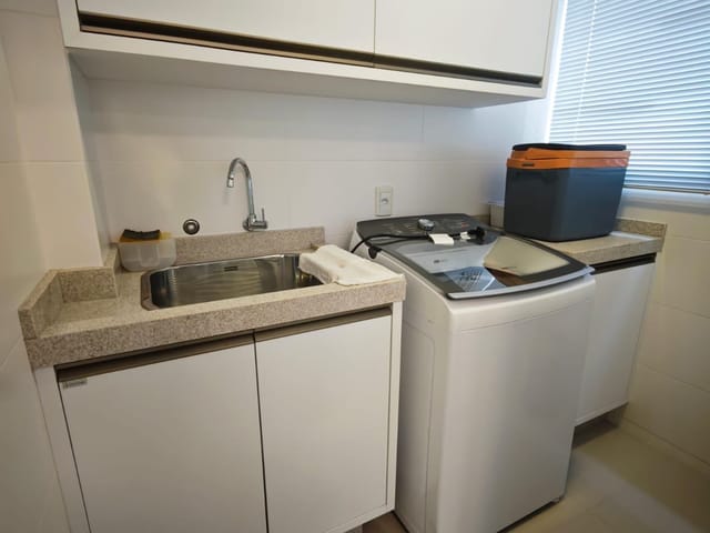 Apartamento com 159m² 3 quartos e 4 banheiros, à venda, no bairro Meia Praia em Itapema