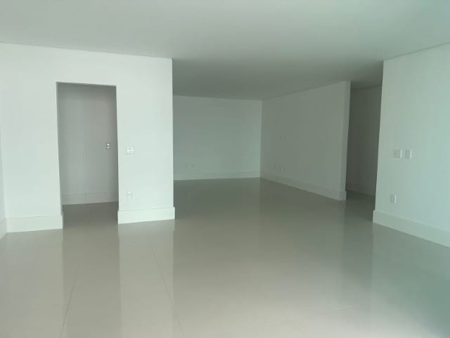 Apartamento com 242m² 3 quartos e 4 banheiros, à venda, no bairro Praia Brava de Itajaí em Itajaí