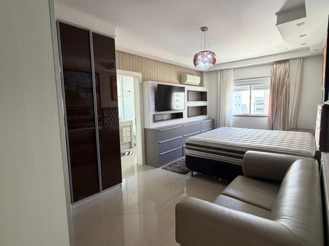 Apartamento com 250m² 4 quartos e 5 banheiros, à venda, no bairro Meia Praia em Itapema