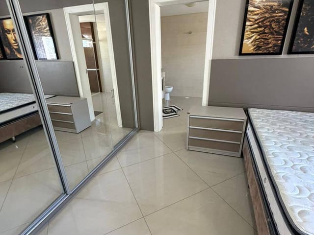 Apartamento com 250m² 4 quartos e 5 banheiros, à venda, no bairro Meia Praia em Itapema