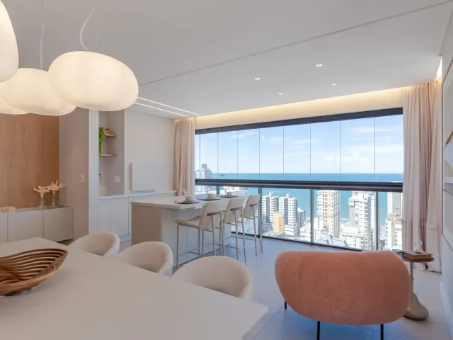 Apartamento com 217m² 3 quartos e 4 banheiros, à venda, no bairro Meia Praia em Itapema