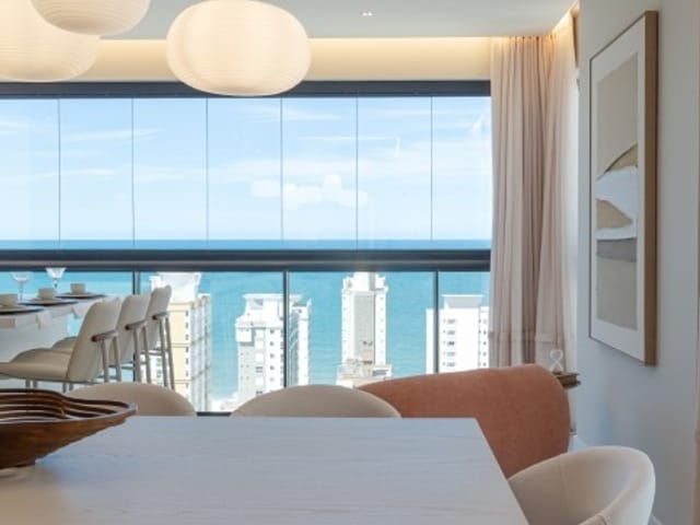 Apartamento com 217m² 3 quartos e 4 banheiros, à venda, no bairro Meia Praia em Itapema
