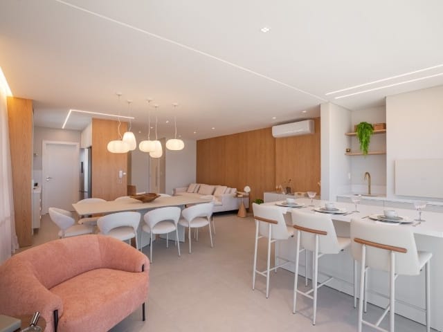 Apartamento com 217m² 3 quartos e 4 banheiros, à venda, no bairro Meia Praia em Itapema