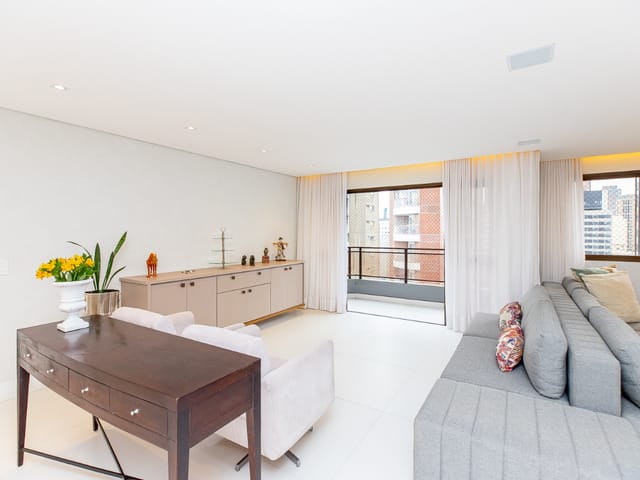 Apartamento com 197m² 4 quartos e 5 banheiros, à venda, no bairro Itaim Bibi em São Paulo