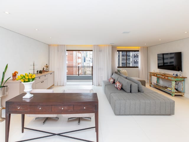 Apartamento com 197m² 4 quartos e 5 banheiros, à venda, no bairro Itaim Bibi em São Paulo