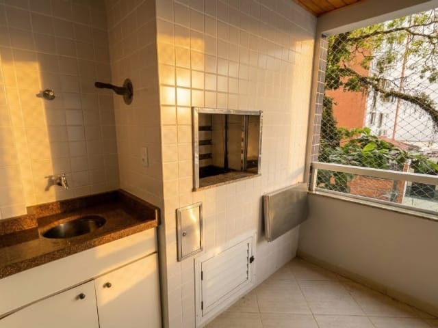 Apartamento com 138m² 3 quartos e 2 banheiros, à venda, no bairro Centro em Balneário Camboriú