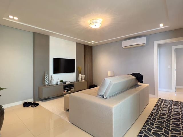 Apartamento com 173m² 3 quartos e 4 banheiros, à venda, no bairro Centro em Balneário Camboriú