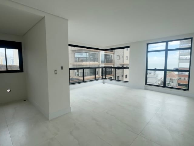 Apartamento com 117m² 3 quartos e 4 banheiros, à venda, no bairro Balneário Perequê em Porto Belo
