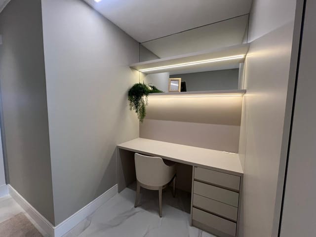 Apartamento com 254m² 4 quartos e 5 banheiros, à venda, no bairro Meia Praia em Itapema