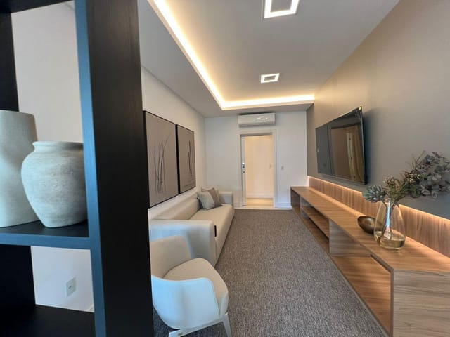 Apartamento com 277m² 4 quartos e 5 banheiros, à venda, no bairro Meia Praia em Itapema