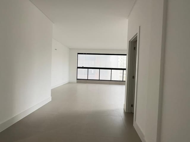 Apartamento 3 quartos e 4 banheiros, à venda, no bairro Meia Praia em Itapema