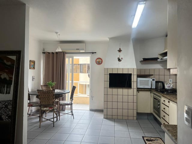 Apartamento com 210m² 4 quartos e 3 banheiros, à venda, no bairro Centro em Itapema