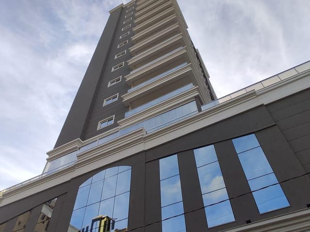 Apartamento com 135m² 3 quartos e 4 banheiros, à venda, no bairro Meia Praia em Itapema