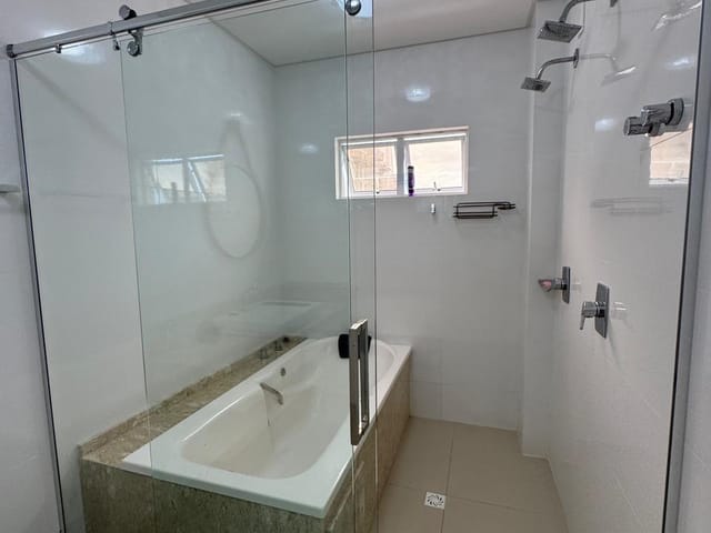 Apartamento com 135m² 3 quartos e 4 banheiros, à venda, no bairro Meia Praia em Itapema