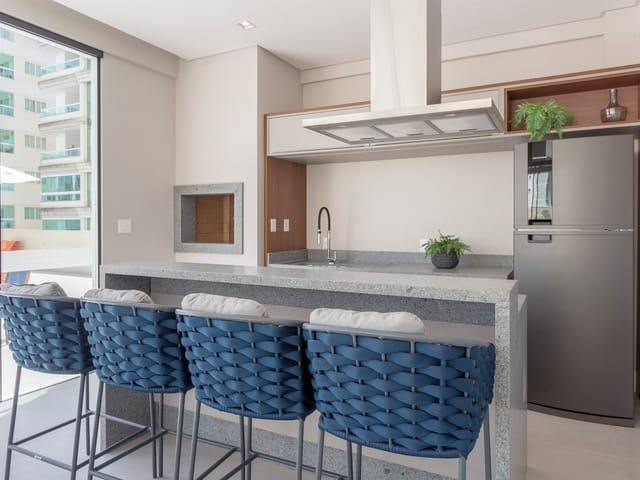 Apartamento com 242m² 3 quartos e 4 banheiros, à venda, no bairro Meia Praia em Itapema