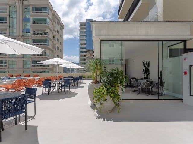 Apartamento com 242m² 3 quartos e 4 banheiros, à venda, no bairro Meia Praia em Itapema