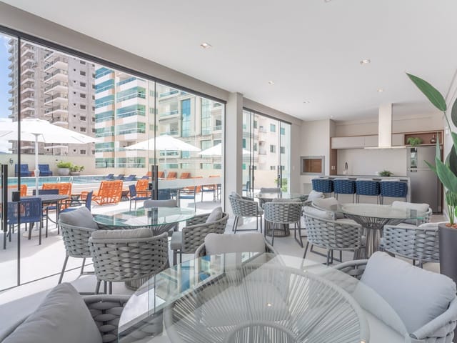 Apartamento com 242m² 3 quartos e 4 banheiros, à venda, no bairro Meia Praia em Itapema