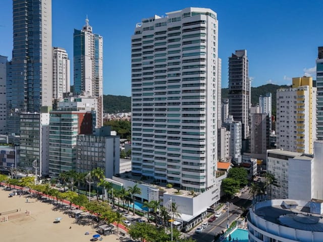 Apartamento com 209m² 4 quartos e 5 banheiros, à venda, no bairro Centro em Balneário Camboriú