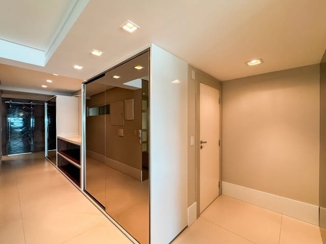 Apartamento com 209m² 4 quartos e 5 banheiros, à venda, no bairro Centro em Balneário Camboriú