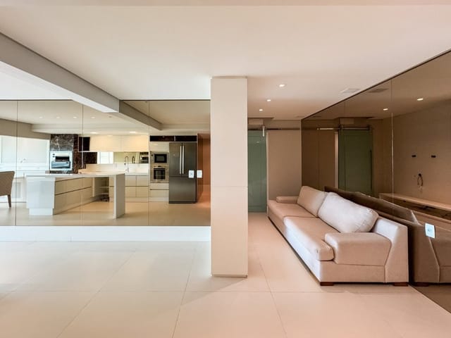 Apartamento com 209m² 4 quartos e 5 banheiros, à venda, no bairro Centro em Balneário Camboriú