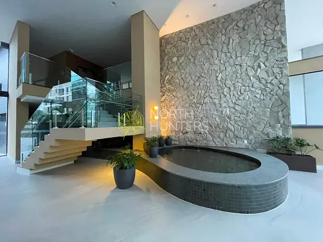 Apartamento com 93m² 2 quartos e 3 banheiros, à venda, no bairro Jurerê em Florianópolis