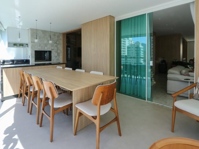 Apartamento com 330m² 4 quartos e 5 banheiros, à venda, no bairro Meia Praia em Itapema