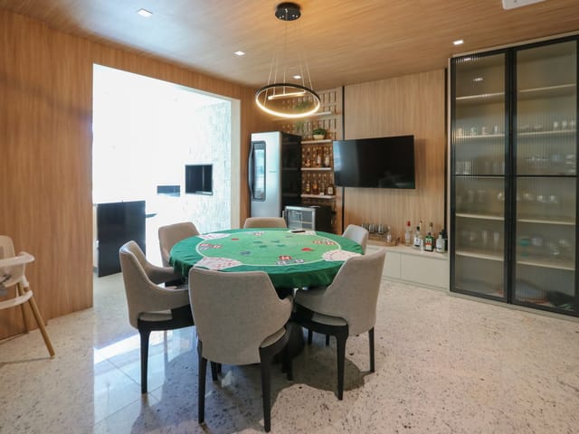 Apartamento com 330m² 4 quartos e 5 banheiros, à venda, no bairro Meia Praia em Itapema