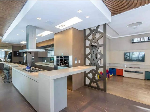 Apartamento com 252m² 4 quartos e 5 banheiros, à venda, no bairro Centro em Balneário Camboriú