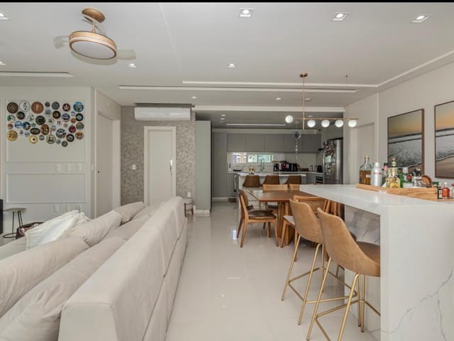 Apartamento com 252m² 4 quartos e 5 banheiros, à venda, no bairro Centro em Balneário Camboriú